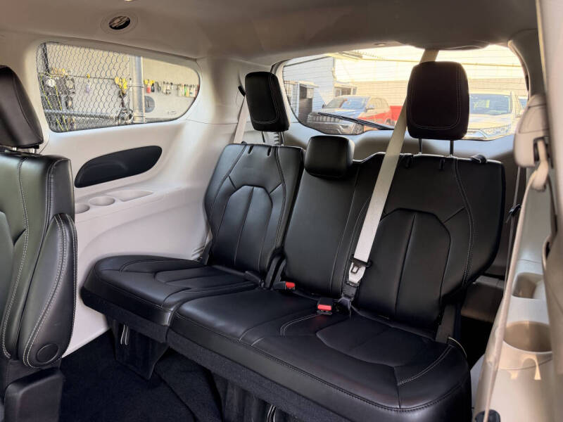 2023 Chrysler Pacifica Touring L