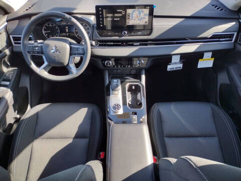 2026 Mitsubishi Outlander ES