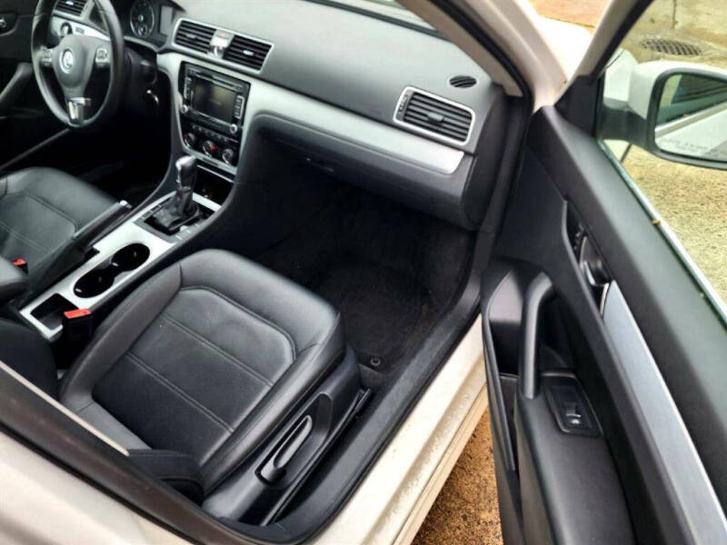 2013 Volkswagen Passat SE PZEV