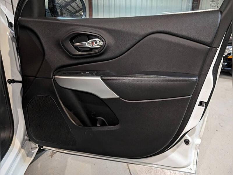 2017 Jeep Cherokee Overland