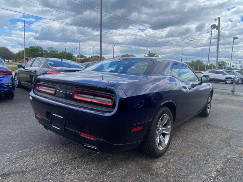 2016 Dodge Challenger SXT Plus