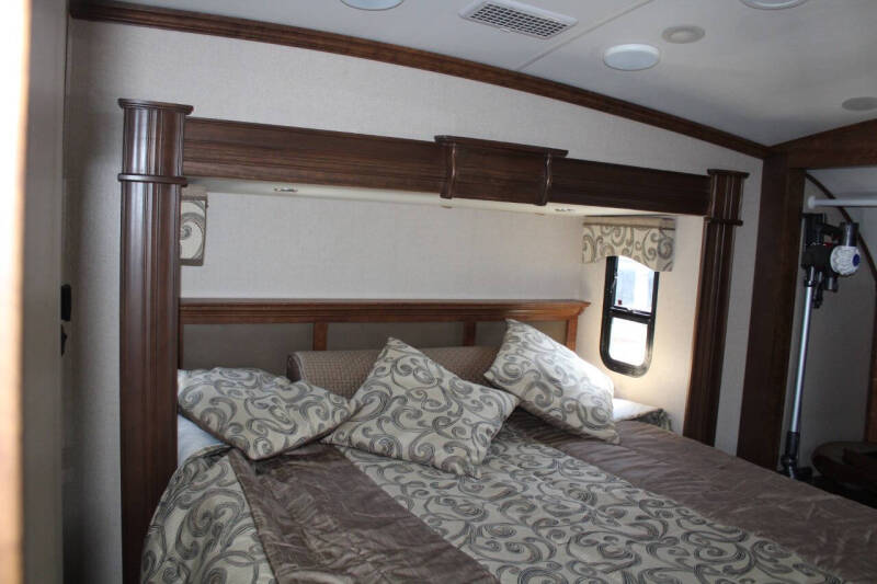 2016 Forest River Cardinal 325RL