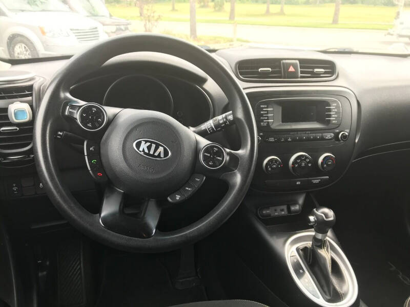 2015 Kia Soul null photo 15