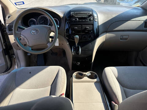 2005 Toyota Sienna LE 7 Passenger