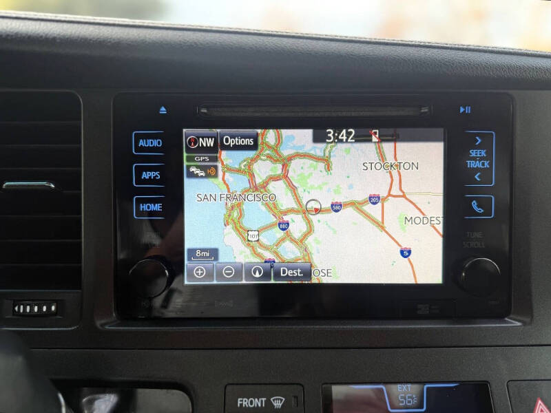 2017 Toyota Sienna SE Premium 8-Passenger