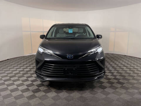 2023 Toyota Sienna LE 8-Passenger