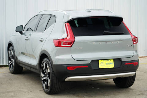 2024 Volvo XC40 B5 Plus Bright Theme