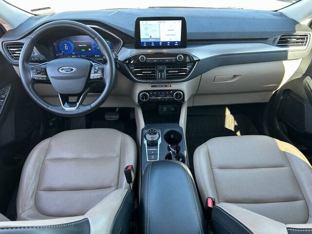 2022 Ford Escape Hybrid Titanium