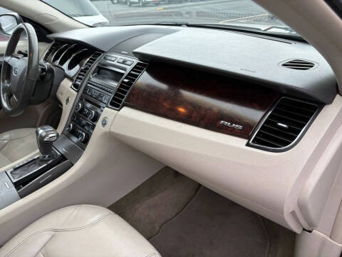 2011 Ford Taurus SEL