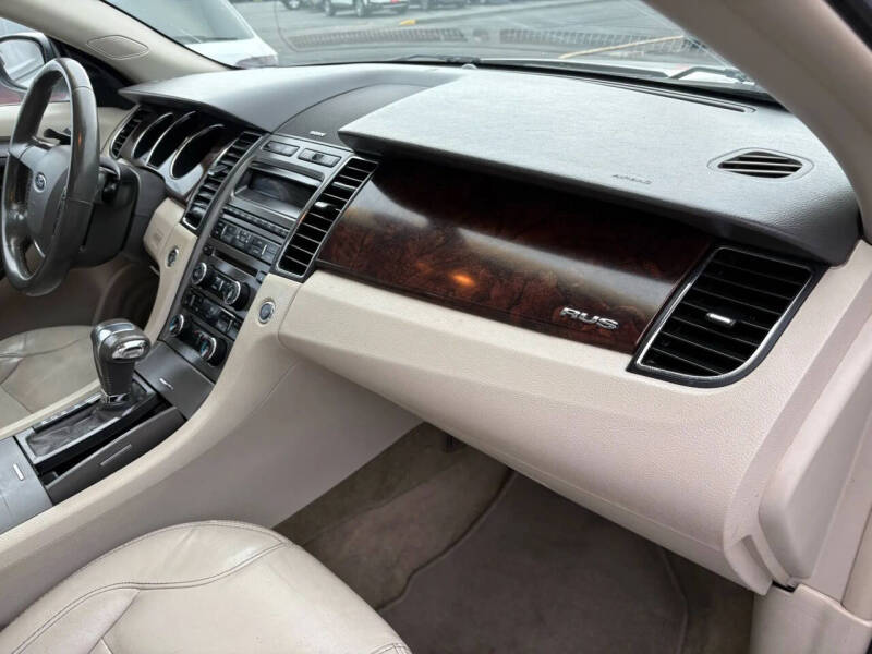 2011 Ford Taurus SEL