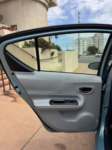 2013 Toyota Prius c One