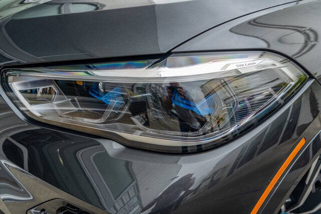 2022 BMW X5 8