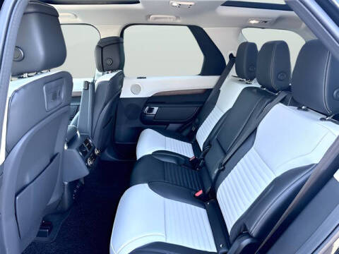 2025 Land Rover Discovery P300 Dynamic SE