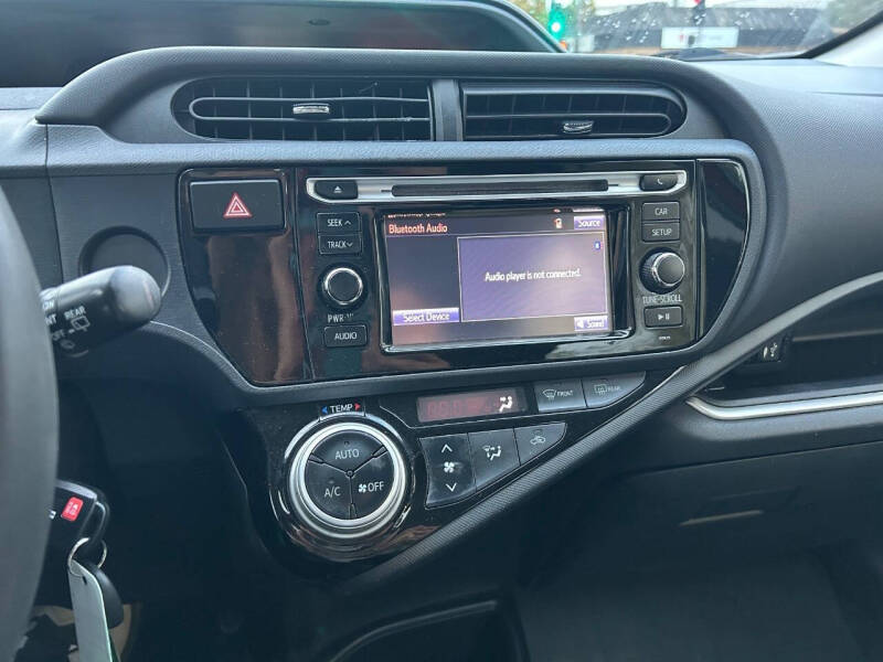 2016 Toyota Prius c Persona Special Edition