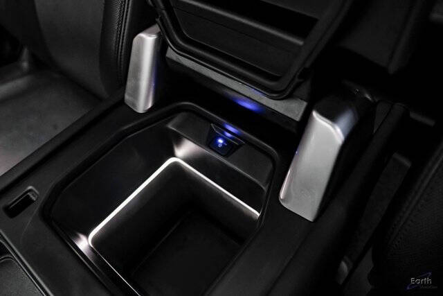 2024 Land Rover Defender 130 P400 X-Dynamic SE