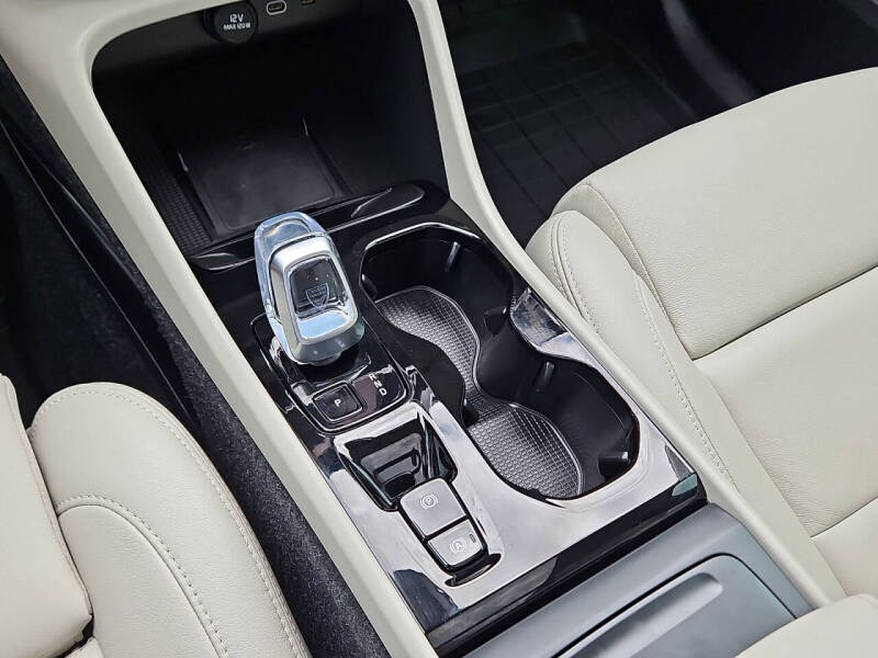 2026 Volvo XC40 B5 Plus