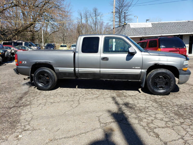 2000 Chevrolet Silverado 1500 for sale at MEDINA WHOLESALE LLC in Wadsworth OH