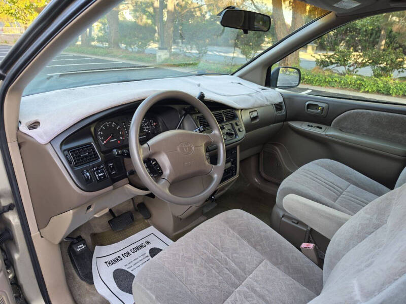 2000 Toyota Sienna LE