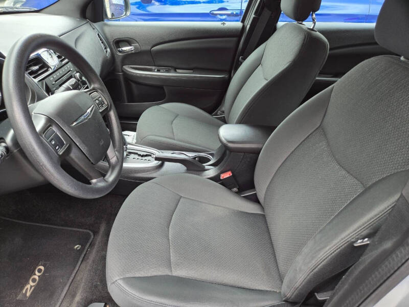 2011 Chrysler 200 LX