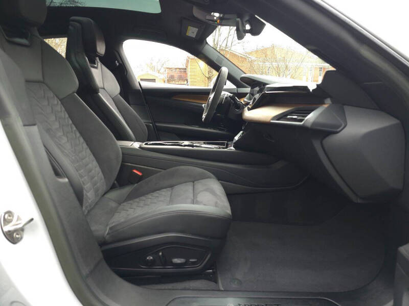 2023 Audi e-tron GT quattro Premium Plus