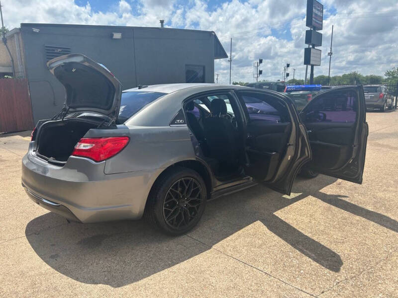 2012 Chrysler 200 LX