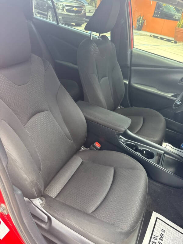 2020 Toyota Prius LE