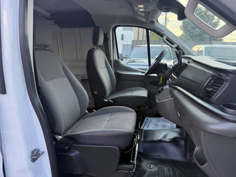 2022 Ford E-Transit 350