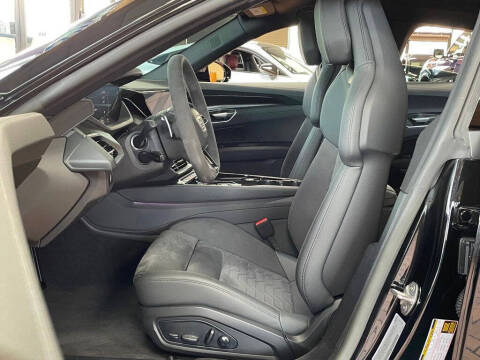 2024 Audi e-tron GT quattro Premium Plus