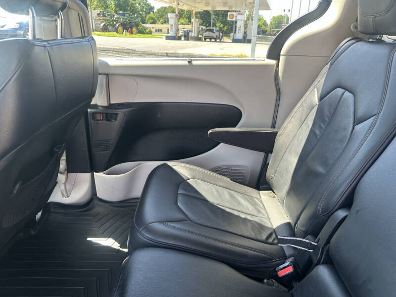 2017 Chrysler Pacifica Touring-L