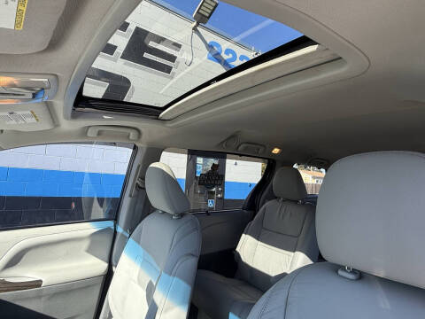 2017 Toyota Sienna XLE 8-Passenger
