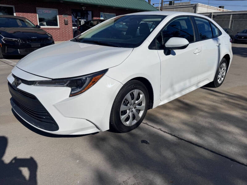 2024 Toyota Corolla LE's photo