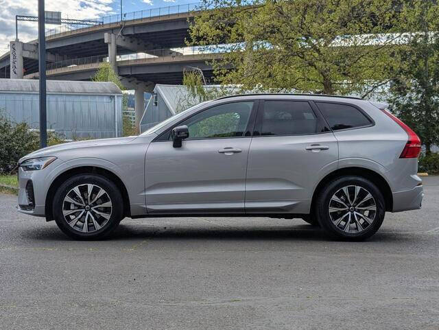 2025 Volvo XC60 B5 Core Dark Theme