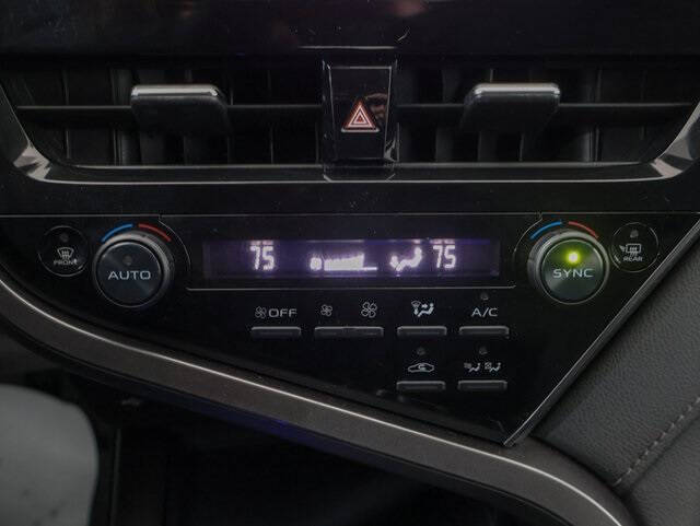 2022 Toyota Camry Hybrid LE