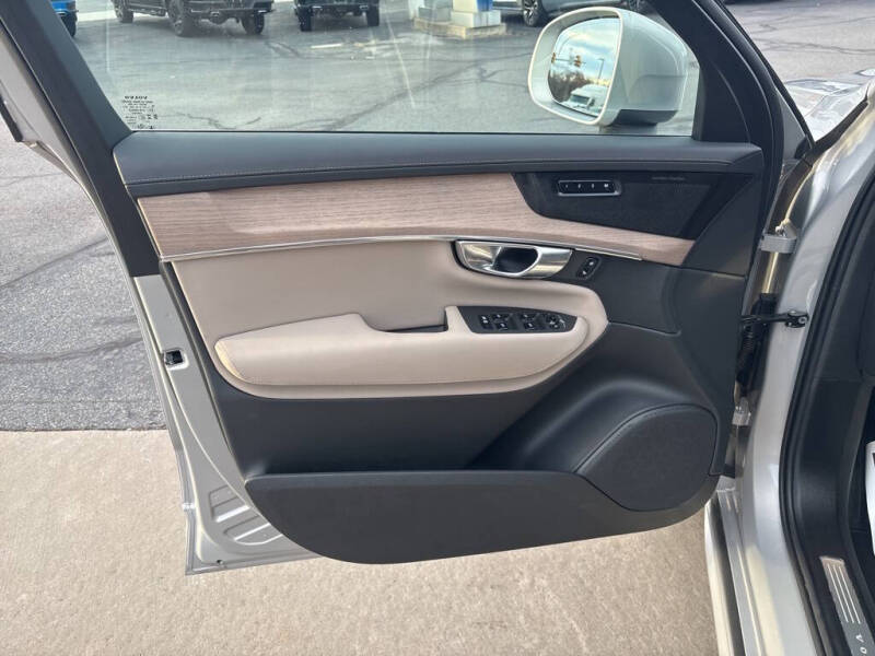 2025 Volvo XC90 B6 Plus Bright Theme 7P