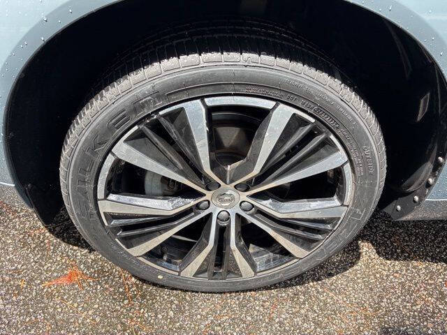 2023 Volvo XC60 B5 Plus Dark Theme