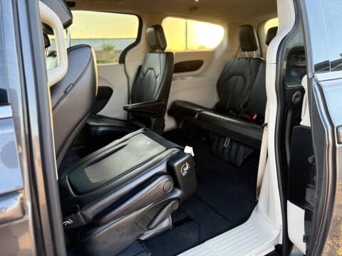 2017 Chrysler Pacifica Touring-L