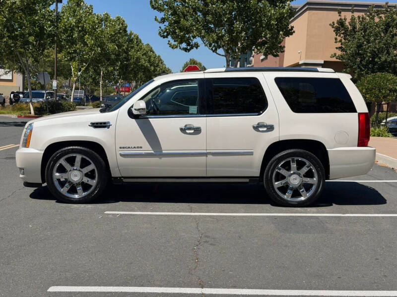 2011 Cadillac Escalade Premium