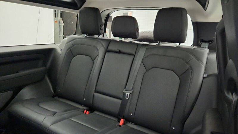 2023 Land Rover Defender 90 SE