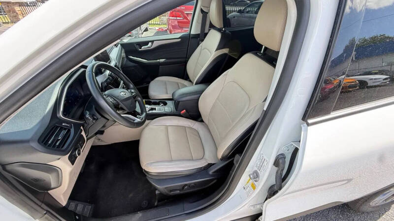 2022 Ford Escape SEL