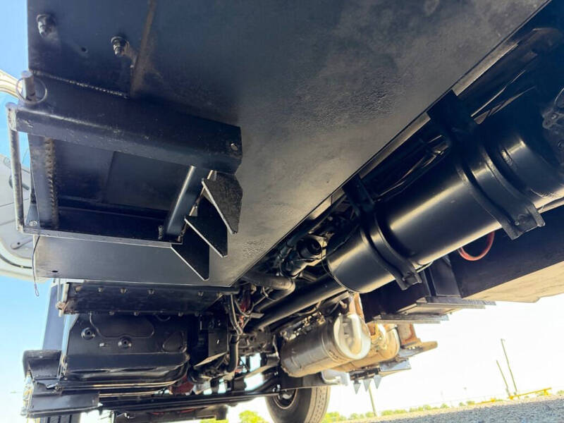 2014 Freightliner 108 SD