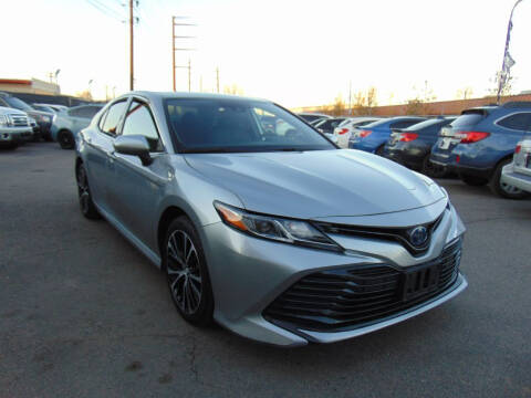 2020 Toyota Camry Hybrid for sale at Avalanche Auto Sales in Denver CO