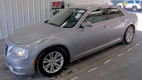 2017 Chrysler 300 for sale at HERMANOS SANCHEZ AUTO SALES LLC in Dallas TX