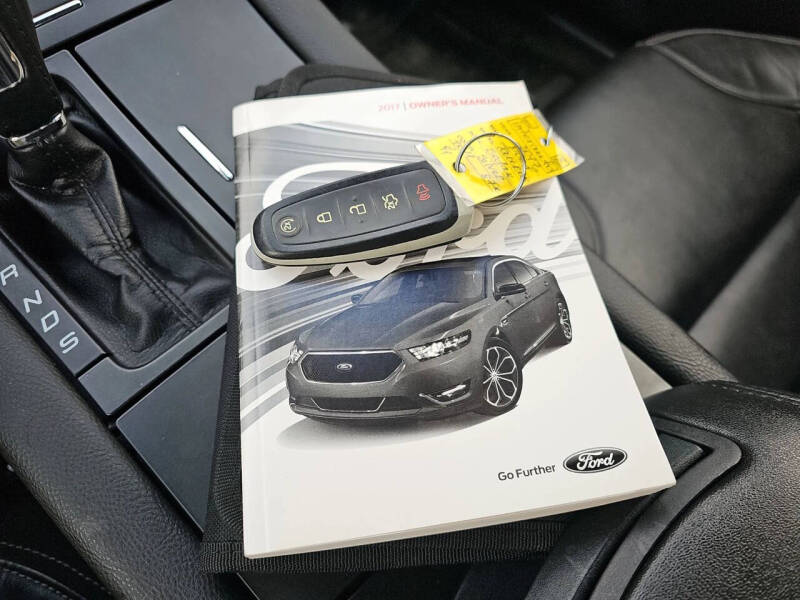 2017 Ford Taurus SEL