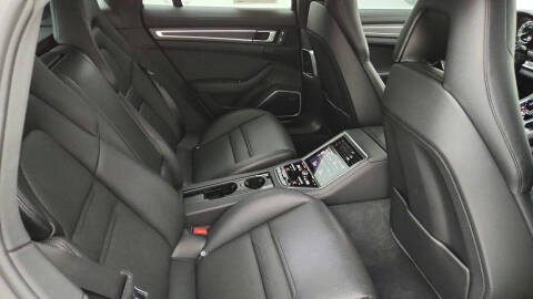 2022 Porsche Panamera 4 E-Hybrid Platinum Edition
