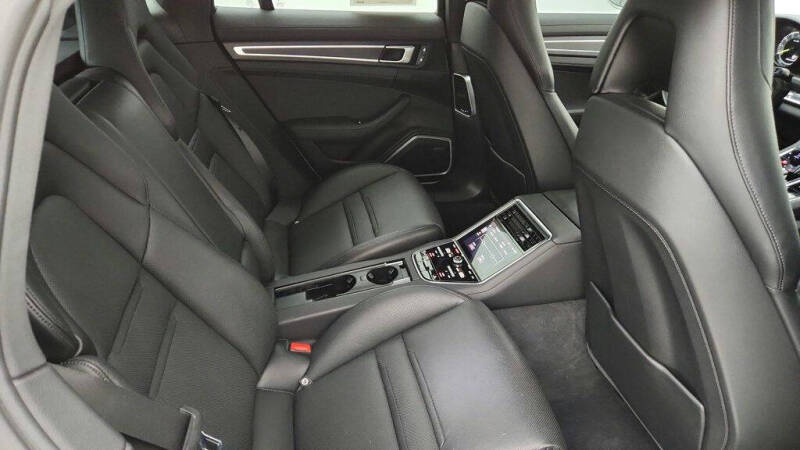 2022 Porsche Panamera 4 E-Hybrid Platinum Edition