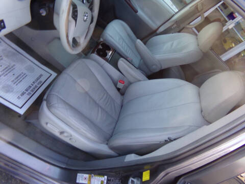 2011 Toyota Sienna XLE 7-Passenger Auto Access Seat