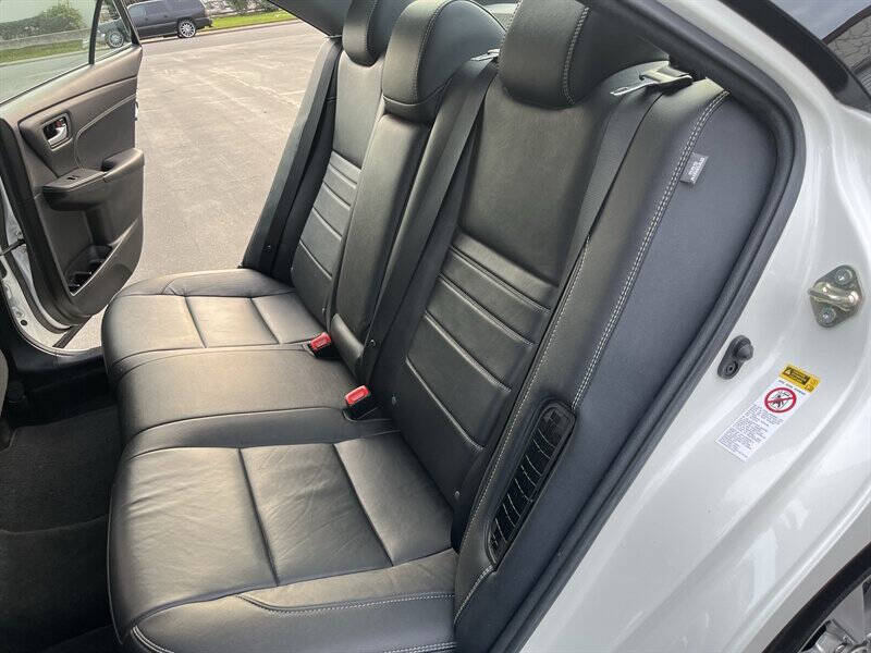 2017 Toyota Camry Hybrid XLE