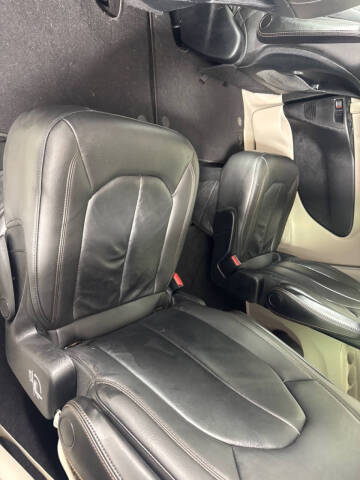 2017 Chrysler Pacifica Touring-L