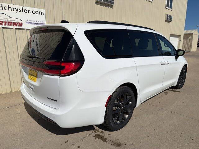 2025 Chrysler Pacifica Limited