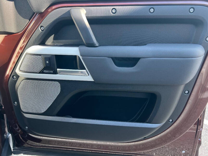 2023 Land Rover Defender 130 SE